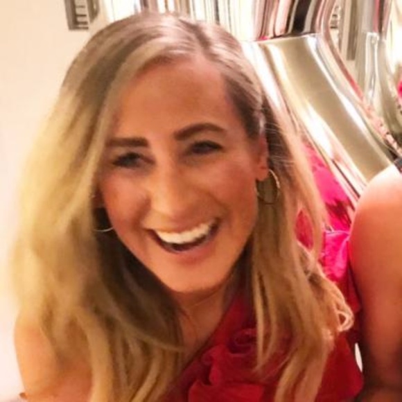 Meet your Posher, Lauren - Picture 2 of 3